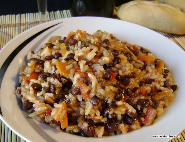lentejas y arroz Lentejas con arroz, pasta y tomate